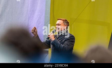 Freiburg im Breisgau, Allemagne, 3 février 2025 : candidat à la chancelière Christian Linder (FDP) lors de son discours sur la place de l'ancienne synagogue. Banque D'Images