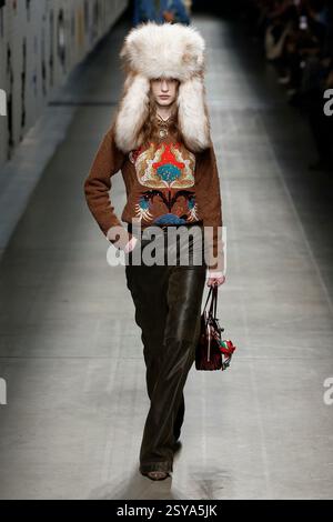 Milan, Italien. 27 février 2025. ETRO automne-hiver 2025 Runway pendant la Fashion week de Milan le 2025 février - Milan, Italie 27/02/2025 crédit : dpa/Alamy Live News Banque D'Images