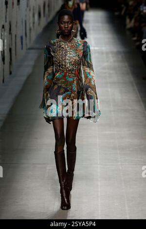 Milan, Italien. 27 février 2025. ETRO automne-hiver 2025 Runway pendant la Fashion week de Milan le 2025 février - Milan, Italie 27/02/2025 crédit : dpa/Alamy Live News Banque D'Images