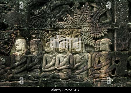 Bas-reliefs sur un mur à Prasat Bayon (temple du Bayon), Angkor Thom, à Siem Reap, Cambodge. Banque D'Images