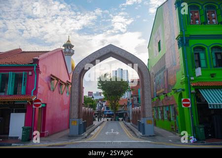 Porte d'entrée de style arabe à Kampong Glam sur Muscat Street à Arab Street dans l'historique Kampong Glam, quartier Rochor dans Central Area, Singapour. Banque D'Images