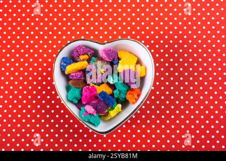 La pâte à modeler colorée à sec en petit morceaux Banque D'Images