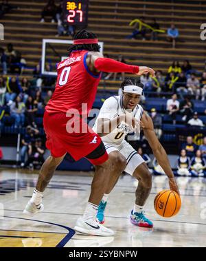Haas Pavilion Berkeley Calif, États-Unis. 26 février 2025. Jeremiah Wilkinson (0), garde californienne américaine, se dirige vers le panier pendant le match de basket-ball masculin NCAA ACC entre Southern Methodist et les Golden Bears de Californie. SMU a battu la Californie 81-77 au Haas Pavilion Berkeley Calif. Thurman James/CSM/Alamy Live News Banque D'Images