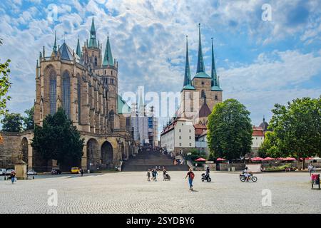 Cathédrale et église Severin sur la place de la cathédrale dans la vieille ville historique d'Erfurt, Thuringe, Allemagne, pour usage éditorial uniquement. Banque D'Images