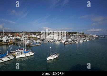 West Cowes, île de Wight, vue depuis le ferry de départ. Banque D'Images
