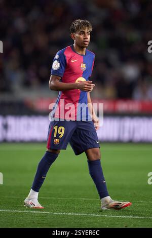 BARCELONE, ESPAGNE - FÉVRIER 25 : Lamine Yamal du FC Barcelone lors de la demi-finale de la Copa del Rey entre le FC Barcelone et l'Atlético de Madrid à E. Banque D'Images