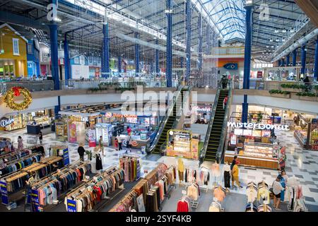 Magasins et magasin au Central Marina Shopping dans la ville de Pattaya de la province de Chonburi en Thaïlande, Thaïlande, Pattaya, octobre, 2024 Banque D'Images