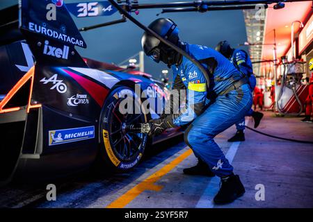 Alpine Endurance Team, mécanicien, mécanicien, portrait pendant le, Qatar. , . Championnat du monde d'Endurance FIA, du 25 au 28 février 2025 sur le circuit international de Losail à Lusail, Qatar - photo Thomas Fenetre/DPPI crédit : DPPI Media/Alamy Live News Banque D'Images