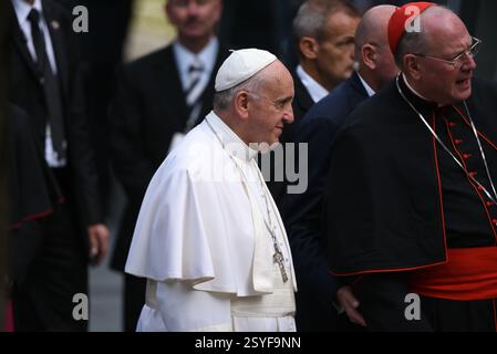 Le pape François visite les 9/11 piscines commémoratives le 25 septembre 2015 à New York. Le pape est en visite de six jours aux États-Unis, avec des arrêts à Washingt Banque D'Images