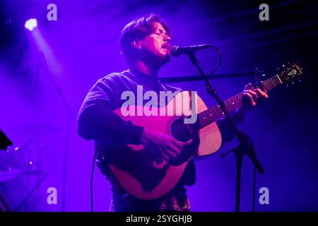 Milan Italie. 27 février 2025. L'auteur-compositeur-interprète américain ALEX LAMBERT se produit en direct au Circolo Magnolia ouvrant le spectacle de Lawrence. Banque D'Images