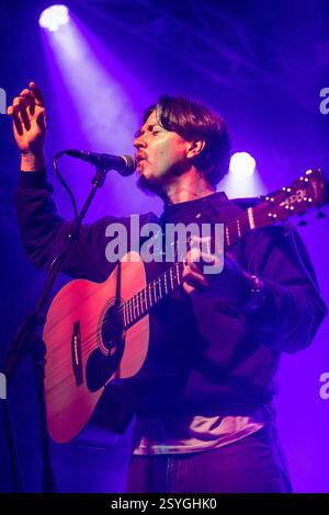 Milan Italie. 27 février 2025. L'auteur-compositeur-interprète américain ALEX LAMBERT se produit en direct au Circolo Magnolia ouvrant le spectacle de Lawrence. Banque D'Images