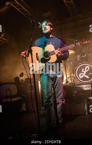 Milan Italie. 27 février 2025. L'auteur-compositeur-interprète américain ALEX LAMBERT se produit en direct au Circolo Magnolia ouvrant le spectacle de Lawrence. Banque D'Images