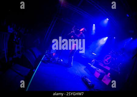 Milan Italie. 27 février 2025. L'auteur-compositeur-interprète américain ALEX LAMBERT se produit en direct au Circolo Magnolia ouvrant le spectacle de Lawrence. Banque D'Images
