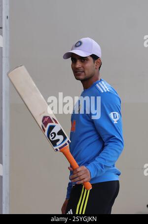 Dubaï, Émirats arabes Unis. 1er mars 2025. Cricket : ICC Champions Trophy 2025 : Dubaï . INDE vs Nouvelle-Zélande . Joueurs indiens en pratique à l'Académie ICC. En action : Gill (crédit image : © Seshadri Sukumar/ZUMA Press Wire) USAGE ÉDITORIAL SEULEMENT! Non destiné à UN USAGE commercial ! Banque D'Images