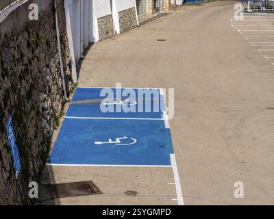 Marquages de voie bleus, place de parking pour handicapés, Majorque, Espagne, Europe Banque D'Images