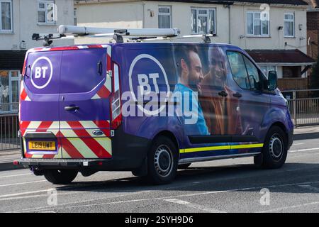 Slough, Royaume-Uni. 25 février 2025. À Slough, Berkshire. Une camionnette BT à Slough. Crédit : Maureen McLean/Alamy Banque D'Images