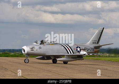 North American F-86A Sabre, 8178, FU-178 taxant à Duxford Banque D'Images