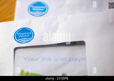 Londres, Royaume-Uni. 1er mars 2025. Une récente facture d'eau de la Tamise. Thames Water veut augmenter ses factures de 53 % sur 5 ans. Les critiques disent que les compagnies d'eau ont pris trop de profits et accumulé des dettes, au lieu d'investir dans les infrastructures au cours des dernières décennies, entraînant des rejets d'eaux usées, des éclats de tuyaux et des fuites la plus grande compagnie de services publics du Royaume-Uni appelle le régulateur de la concurrence à annuler une décision du régulateur de l'industrie de l'eau, OFWAT, qui plafonne la facture à 35% au cours des cinq prochaines années. Crédit : Karl Black/Alamy Live News Banque D'Images