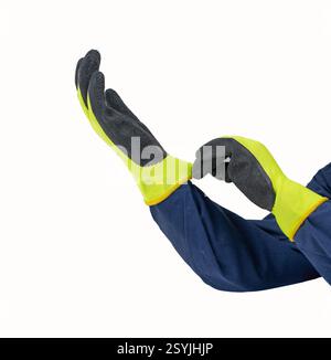Plan recadré d'une main de bricoleur méconnaissable mettant des gants jaunes et noirs foncés isolés sur un fond blanc Banque D'Images