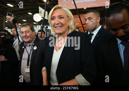 Paris, France. 01 mars 2025. Visite de la Présidente du groupe RN (Rallye National) à l'Assemblée nationale, Marine le Pen au salon de l'Agriculture 2025, porte de Versailles, Paris, le 27 février 2025. - 01/03/2025 - France/Ile-de-France (région)/Paris - julien mattia/Agence crédit : LE PICTORIUM/Alamy Live News Banque D'Images