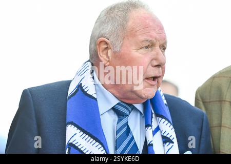 Peterborough le samedi 1er mars 2025. Barry Fry Directeur du football pour Peterborough lors du match de Sky Bet League 1 entre Peterborough et Shrewsbury Town à London Road, Peterborough le samedi 1er mars 2025. (Photo : Kevin Hodgson | mi News) crédit : MI News & Sport /Alamy Live News Banque D'Images