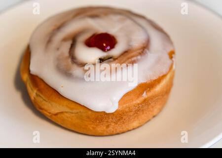 Pain belge avec bouchée retirée Banque D'Images
