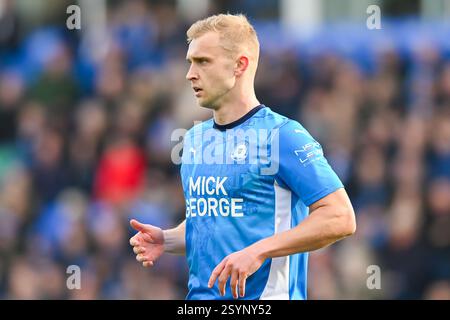 Peterborough le samedi 1er mars 2025. Sam Hughes (25 Peterborough United) regarde lors du match de Sky Bet League 1 entre Peterborough et Shrewsbury Town à London Road, Peterborough le samedi 1er mars 2025. (Photo : Kevin Hodgson | mi News) crédit : MI News & Sport /Alamy Live News Banque D'Images