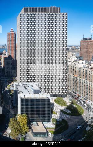 New York, NY, États-Unis - 19 octobre 2024 : extérieur du Jacob K. Javits Federal Building au 26 Federal Plaza Banque D'Images