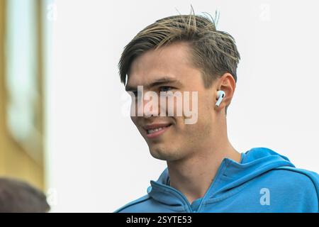 Peterborough le samedi 1er mars 2025. Oscar Wallin (5 Peterborough United) arrive au match de Sky Bet League 1 entre Peterborough et Shrewsbury Town à London Road, Peterborough le samedi 1er mars 2025. (Photo : Kevin Hodgson | mi News) crédit : MI News & Sport /Alamy Live News Banque D'Images