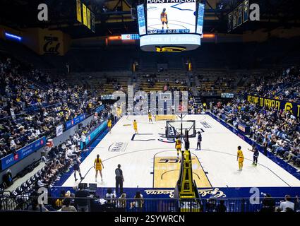 Haas Pavilion Berkeley Calif, États-Unis. 27 février 2025. Pavillon USA Haas pendant le match de basket-ball NCAA ACC pour femme entre Georgia Tech Yellow Jackets et les Golden Bears de Californie. La Californie a battu Georgia Tech 79-65 au Haas Pavilion Berkeley Calif. Thurman James/CSM/Alamy Live News Banque D'Images