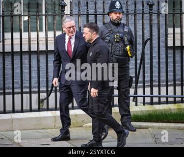 Londres, Royaume-Uni. 01 mars 2025. Volodymyr Zelenskyy (Zelensky), président de l'Ukraine, est accueilli au 10 Downing Street par Sir Keir Starmer, premier ministre du Royaume-Uni, pour des réunions bilatérales. Cela précède le sommet des dirigeants européens qui se tiendra demain dans la capitale britannique. Crédit : Imageplotter/Alamy Live News Banque D'Images