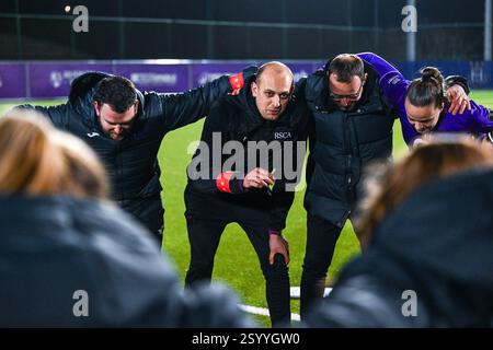 Anderlecht, Belgique. 01 mars 2025. L'entraîneur-chef Farid Goreishvand d'Anderlecht photographié après un match de football féminin entre le RSC Anderlecht Women et l'OHL le 17 e jour de la saison 2024 - 2025 de la Super League belge du Lotto Womens, le samedi 1er mars 2025 à Anderlecht, BELGIQUE . Crédit : Sportpix/Alamy Live News Banque D'Images