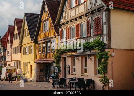 Les maisons Old Fachwerk en Allemagne. Vue panoramique de l'architecture de rue urbaine médiévale ancienne avec des maisons à colombages dans le O. Banque D'Images