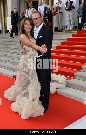 Nico Schwanz und Janine Pink beim Leipziger Opernball dans Leibzig 02.10. 2023 *** Nico Schwanz et Janine Pink au bal de l'Opéra de Leipzig à Leibzig 02 10 2023 crédit : Imago/Alamy Live News Banque D'Images