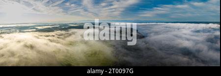 Starnbergersee Lac de Bavière. Drone Panorama avec montagnes des Alpes à l'arrière Banque D'Images