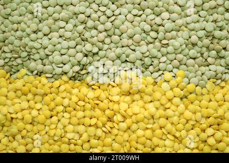 aliments de base produits comme lentilles dans les couleurs vert, rouge, orange, jaune pour les restaurants végétaliens végétariens ou le commerce de produits céréaliers. rayures Banque D'Images