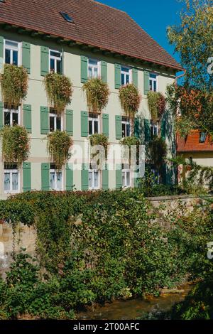Ancienne maison de ville allemande à Bietigheim-Bissingen, Baden-Wuerttemberg, Allemagne, Europe. Old Town est plein de couleurs et nous Banque D'Images