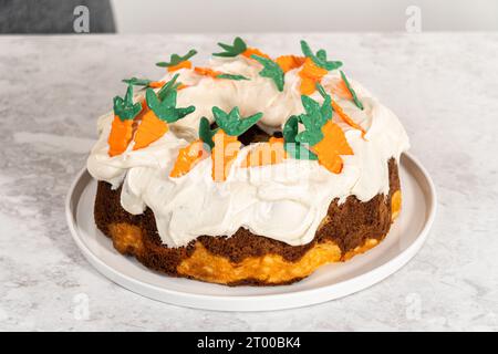 Gâteau de carotte avec glaçage au fromage à la crème Banque D'Images