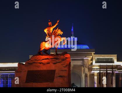 Monument à Damdin Sukhbaatar sur Grand Chinggis Khaan square à Oulan-Bator. La Mongolie Banque D'Images