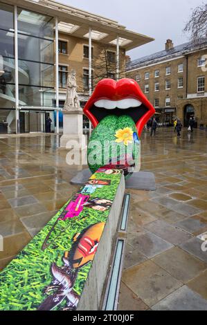 Sculpture de rue annonçant le spectacle d'exhibitionnisme des Rolling Stones 2016 à la Saatchi Gallery, Londres, Royaume-Uni Banque D'Images