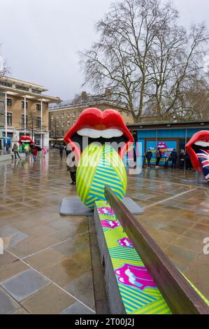 Sculpture de rue annonçant le spectacle d'exhibitionnisme des Rolling Stones 2016 à la Saatchi Gallery, Londres, Royaume-Uni Banque D'Images