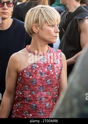 Paris, France. 02 octobre 2023. L'actrice française Marina Foïs au défilé Louis Vuitton Printemps/été 2024 dans le cadre de la FASHION WEEK DE PARIS - OCTOBRE 02 2023 crédit : Jacques Julien/Alamy Live News crédit : Jacques Julien/Alamy Live News Banque D'Images