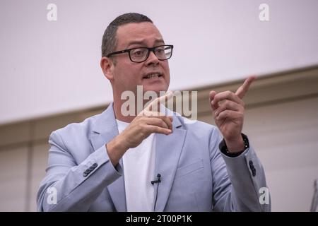 Gand, Belgique. 03 octobre 2023. PVDA - le président du PTB Raoul Hedebouw photographié lors de la conférence d'ouverture du cours de sciences politiques du professeur Devos, traditionnellement donné par un leader politique, à la faculté politique de l'université UGent à Gand, mardi 03 octobre 2023. Cette année est une édition spéciale (élections à venir) avec un débat politique entre les présidents de Wever (N-va), Hedebouw (PVDA), Rousseau (Vooruit) et Van Grieken (Vlaams Belang) BELGA PHOTO NICOLAS MAETERLINCK crédit : Belga News Agency/Alamy Live News Banque D'Images