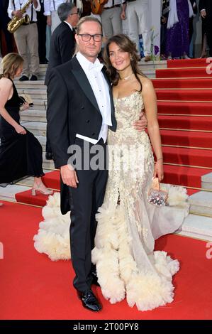 Nico Schwanz und Janine Pink/Janine Meißner beim 28. Leipziger Opernball 2023 in der Oper Leipzig. Leipzig, 02.10.2023 *** Nico Schwanz et Janine Pink Janine Meißner au bal de l'Opéra de Leipzig 28 2023 à l'Opéra de Leipzig, 02 10 2023 Foto:XF.xKernx/xFuturexImagex opernball 3015 crédit : Imago/Alamy Live News Banque D'Images