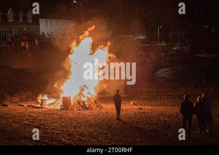 Cockenzie et Port Seton friendly Society of Fishermen. Le Box Meeting Bonfire sur le port d'East Beach Port Seton. Septembre 2023 Cockenzie et Port Seton, East Lothian, Écosse. ANNÉES 2020 ROYAUME-UNI HOMER SYKES Banque D'Images