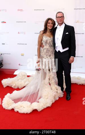 Janine Pink und Nico Schwanz beim 28. Leipziger Opernball 2023 in der Oper Leipzig. Leipzig, 02.10.2023 *** Janine Pink et Nico Schwanz au Bal de l'Opéra de Leipzig 28 2023 au Bal de l'Opéra de Leipzig, 02 10 2023 Foto:xr.xStoffelsx/xFuturexImagex opernball 3210 Banque D'Images