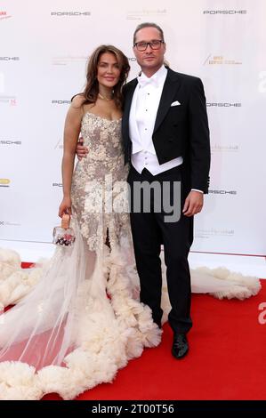 Janine Pink und Nico Schwanz beim 28. Leipziger Opernball 2023 in der Oper Leipzig. Leipzig, 02.10.2023 *** Janine Pink et Nico Schwanz au Bal de l'Opéra de Leipzig 28 2023 au Bal de l'Opéra de Leipzig, 02 10 2023 Foto:xr.xStoffelsx/xFuturexImagex opernball 3211 Banque D'Images