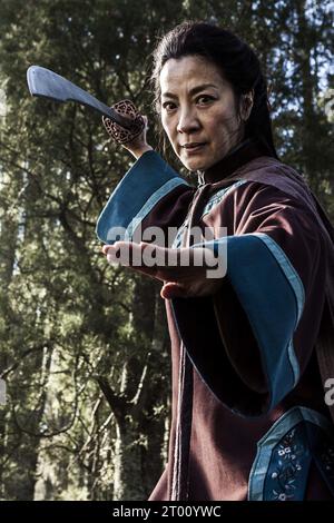 Accroupie Tigre/Dragon caché : épée du destin WO hu cang long : Qing ming Bao jian année : 2016 Chine / USA réalisateur : Woo-Ping Yuen Michelle Yeoh réservé à un usage éditorial. Reportez-vous à la légende pour plus d'informations sur les restrictions. Il est interdit de reproduire la photographie hors contexte de la promotion du film. Il doit être crédité à la Société de film et/ou au photographe assigné par ou autorisé par/autorisé sur le plateau par la Société de film. Réservé à un usage éditorial. Photo12 ne concède aucun droit de publicité aux personnes représentées. Credit:Photo12/7e Art/Weinstein Company/Netflix Banque D'Images