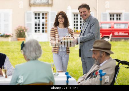 La plus belle pour danser année : 2023 France réalisatrice : Victoria Bedos brune Moulin, Philippe Katerine Banque D'Images