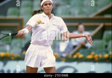 La joueuse de tennis américaine Mary Joe Fernandez, participant à un match de simple féminin de l'Open de France. Paris, mai 1989 Banque D'Images